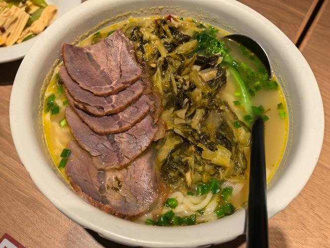 李子柒老坛酸菜牛肉面